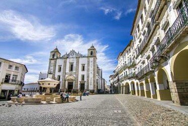 Place Giraldo - Evora Place pavée au Portugal