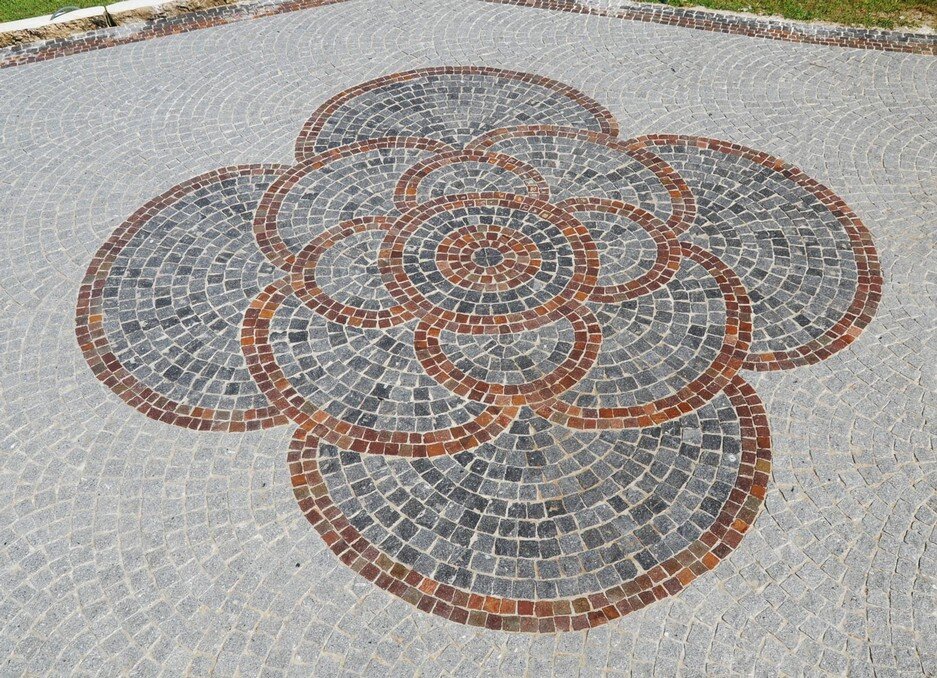 rosace en pavés motif en pavés granit, dessin de rosace